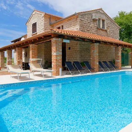Villa Caffe La Parenzana * Višnjan